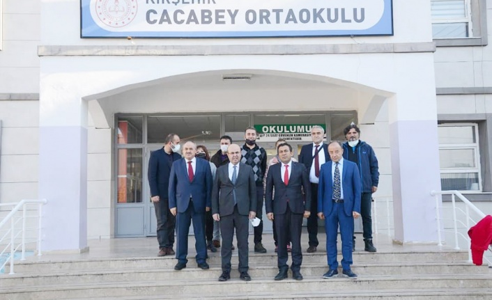 Belediye Başkanı Ekicioğlu,  okul ziyaretlerine devam ediyor