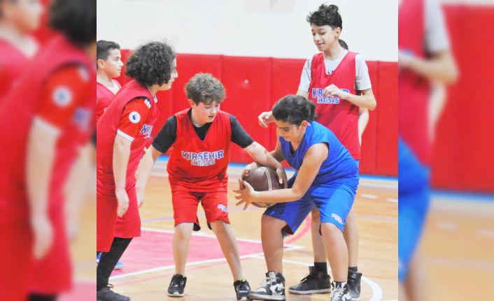 Basketbol öğrenmek  İsteyen Kırşehirli gençler  İhtisası tercih ediyor