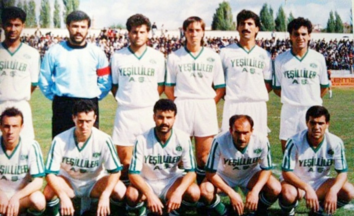 Milletvekili Kâzım Çağlayan’ın girişimleriyle yeniden  3. Lig’e alınan Kırşehirspor’un 1990 yılı kadrosu…