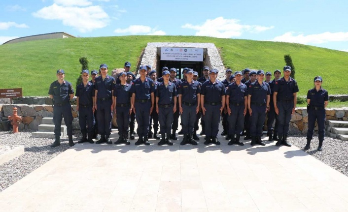 Kırşehir'de askerler Kaman Kalehöyük Arkeoloji Müzesi ve Japon Bahçesi'ni gezdi