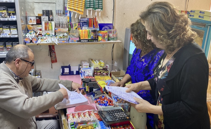 Kırşehir'de hayırsever kadınlar 7 bakkalın veresiye defterindeki borcu ödedi
