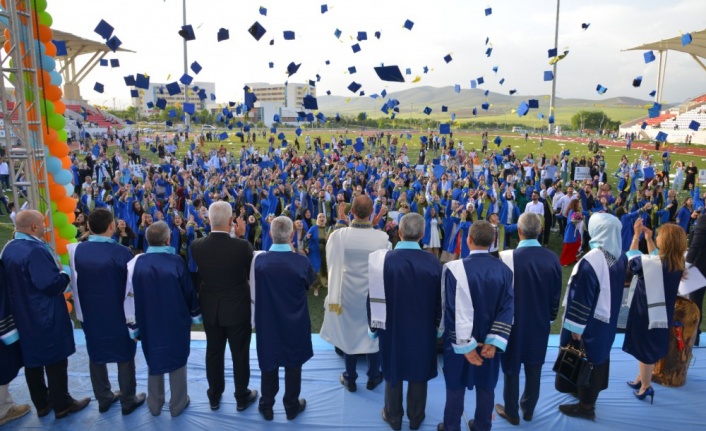 Ahi Evran Üniversitesi’nden 4 bin 290 öğrenci mezun oldu