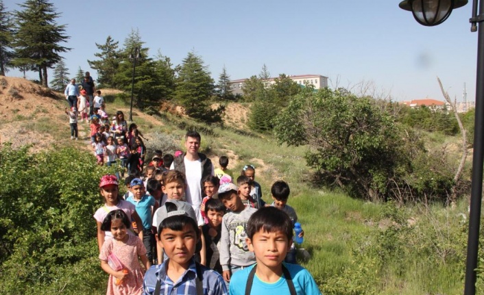 Kırşehir'de minik öğrenciler Aşıkpaşa Tabiat Parkı'nı gezdi