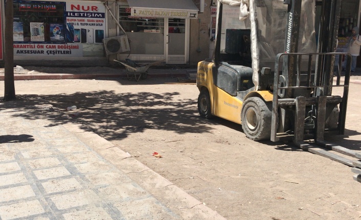 Kırşehir'de iş yerinin önündeki boşluğa düşen kadın ağır yaralandı