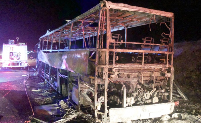 Kırşehir'de seyir halindeki yolcu  otobüsünde çıkan yangın söndürüldü
