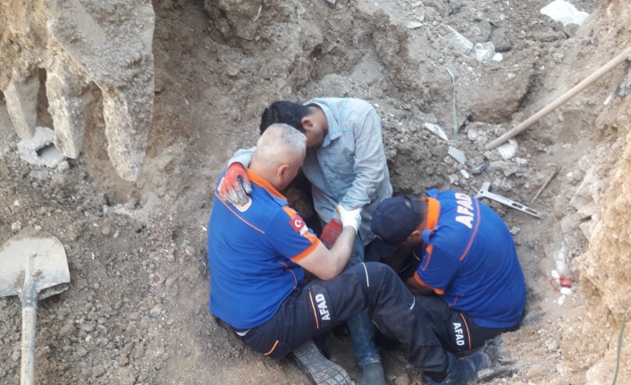 Kırşehir'de temel inşaatında toprak kayması sonucu sıkışan işçiyi AFAD ekibi kurtardı