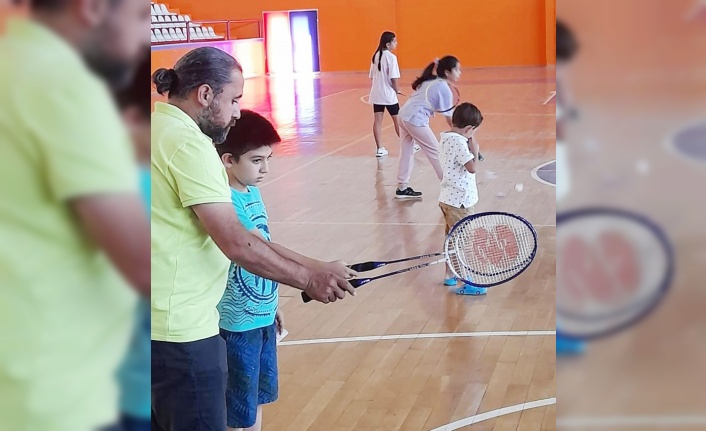 Badminton antrenmanları sürüyor