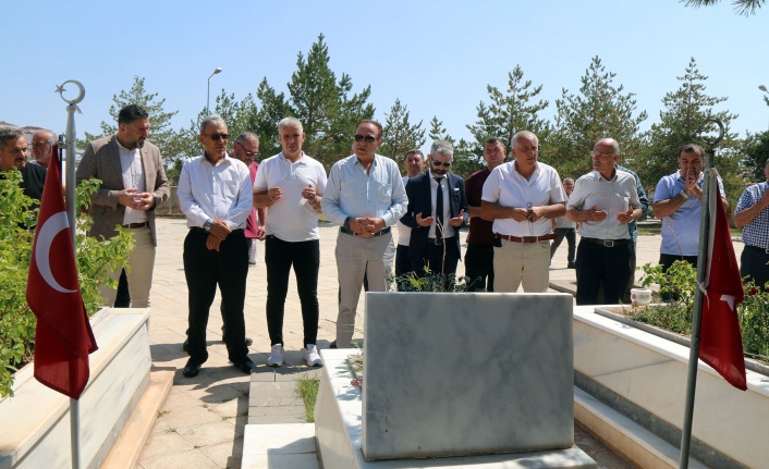 Şehit aileleri dernek başkanları Bedirhan bebek ve annesinin mezarını ziyaret etti