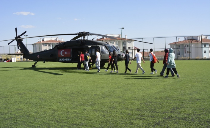 Kırşehir'de 100 çocuk jandarma helikopterleriyle şehir turu attı